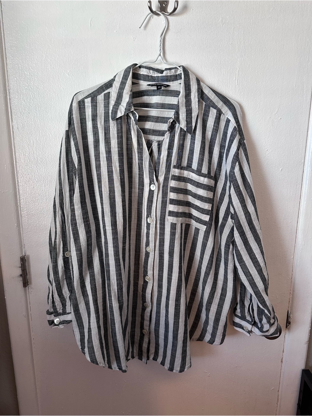 Beachy Cotton Striped Button-Up Shirt - Black & White